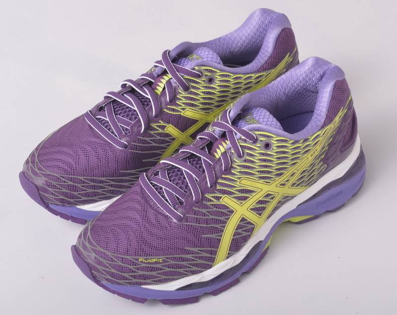ASICS紫色Gel-Nimbus 18 Lite-Show女裝跑鞋，價值$1,250，高足弓或正常腳形也適合穿着。