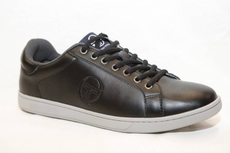 Kappa 黑色波鞋    原價＄680    特價$399 (Kappa)  簡約款式，配上皮革物料，百搭易襯，番工smart casual look 都無問題！ 