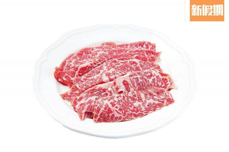 打邊爐 手切肥牛 0/斤(約1.3磅) 雪花分佈廣而平均，牛肉夠鮮紅，片片夠大又尚算工整。