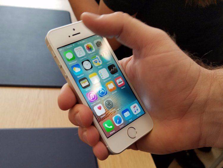 【iPhone SE3】Apple開發第三代iPhone SE 傳手機將支援 5G、大Mon兼保留Touch ID