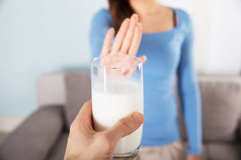 乳糖不耐症患者對奶製品敏感，應避免飲用奶茶。