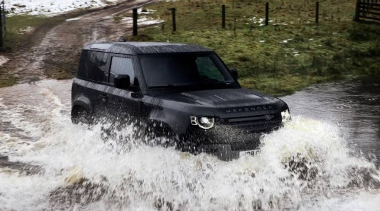 Land Rover Defender V8 全新動態模式，令車款在不平穩地面上行駛時擁有極高平衡及減震效果
