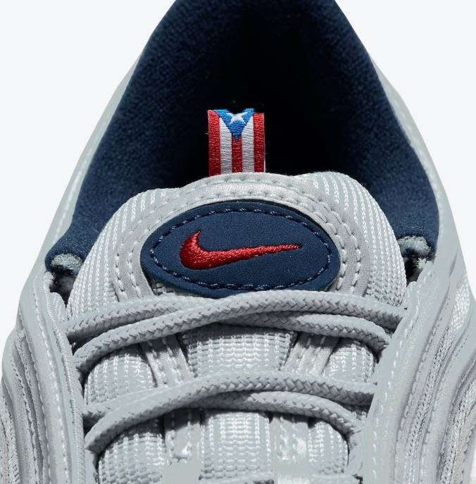 鞋舌處及鞋底融入波多黎各國旗上代表色海軍藍及紅色