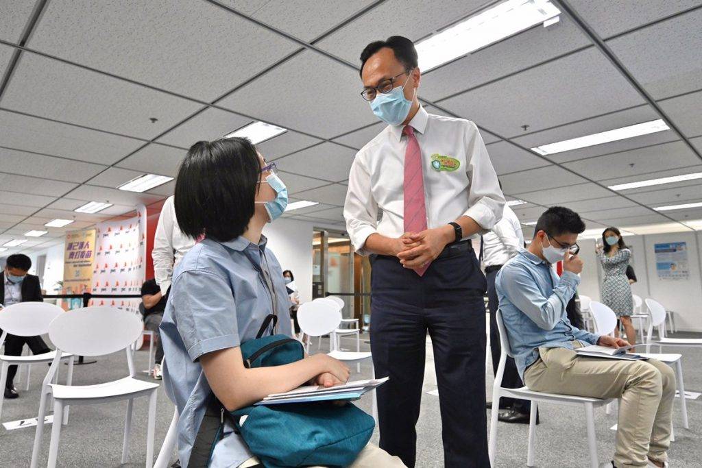 疫苗抽獎 香港政府引入全民接種新冠疫苗計劃，由4月15日以起讓所有合資格人士均可免費接種新冠疫苗。