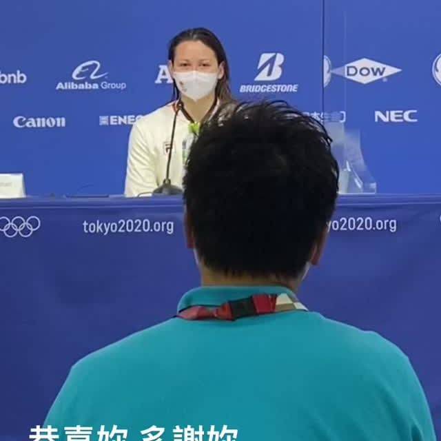 東京奧運 方力申向何詩蓓提出技術性的問題。