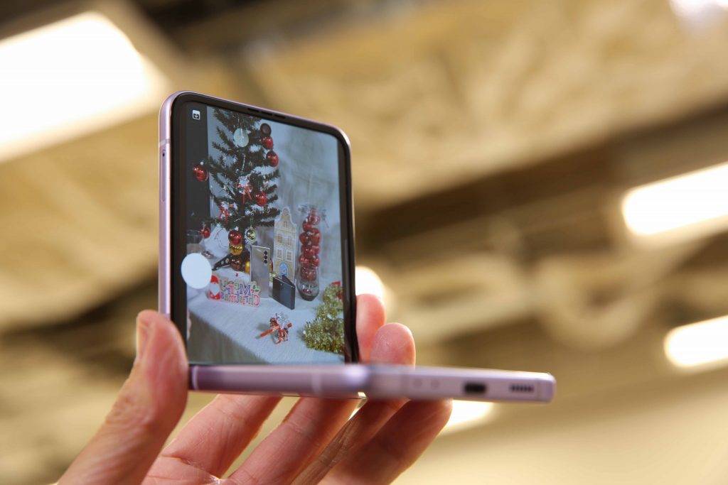 Samsung Galaxy Z 聖誕前熟習部機，就可以帶 Bb 一定去影靚相打卡！