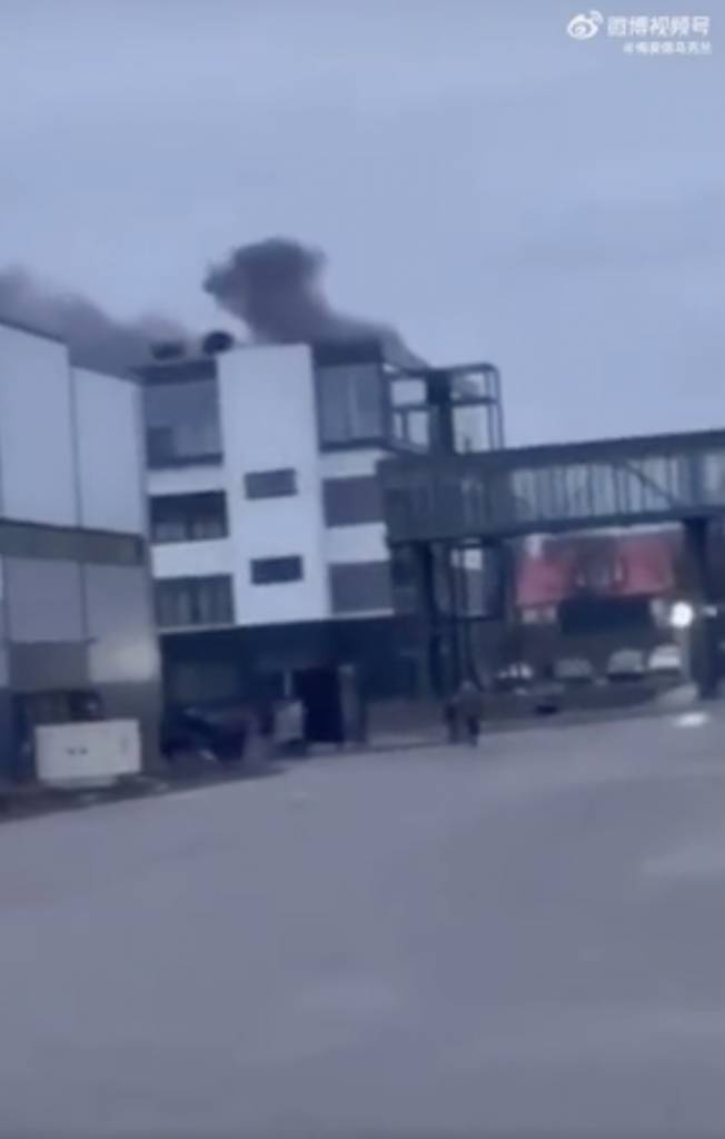烏克蘭 機場被炸毀。