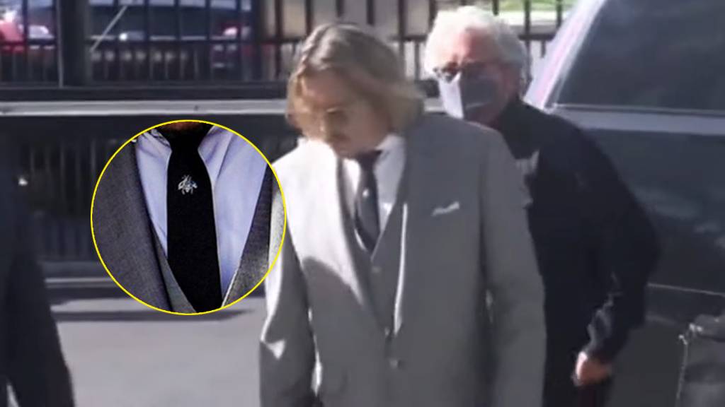 Johnny Depp夫婦 Johnny Depp Johnny Depp戴上蜜蜂襟章。