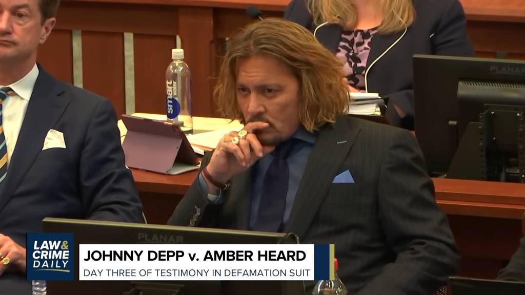 Johnny Depp夫婦 Johnny Depp Johnny Depp時常都以深色西裝示人。