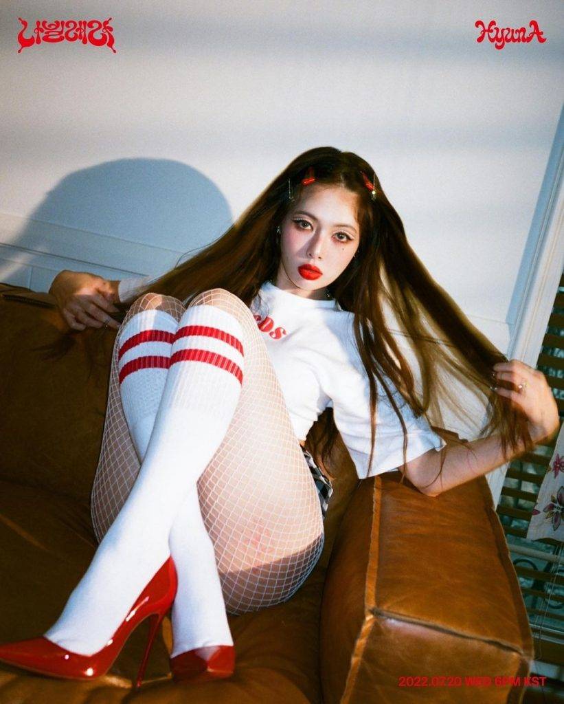 泫雅 身為韓國樂壇大前輩嘅「性感小野馬」泫雅最近推出新歌《Nabillera》回歸，新歌宣傳照同以往一樣行性感大膽風格。