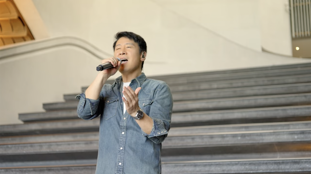 四大天王 港姐2022 上月黎明便裝到香港故宮文化博物館為央視拍攝片段，當時他賣力獻唱。