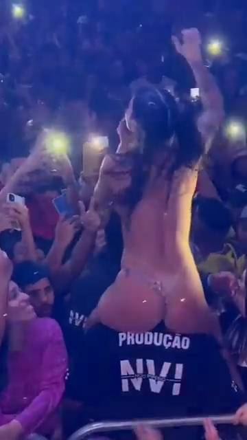巴西女歌手 T-back 幾乎全裸！