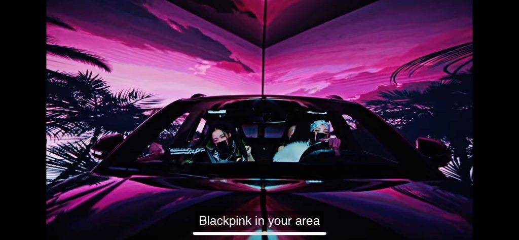 BLACKPINK 《Shut Down》MV跑車場景的一幕。