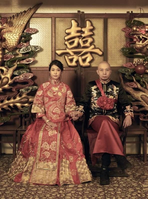 大J 大J和Mai結婚時，影了輯富中國傳統的婚照，而Mai熱愛香港文化。