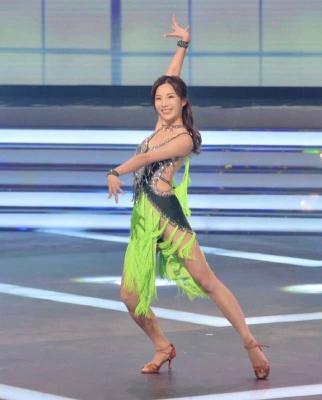 賴彥妤 參加《香港小姐再競選》中表演拉丁舞，都係落選。