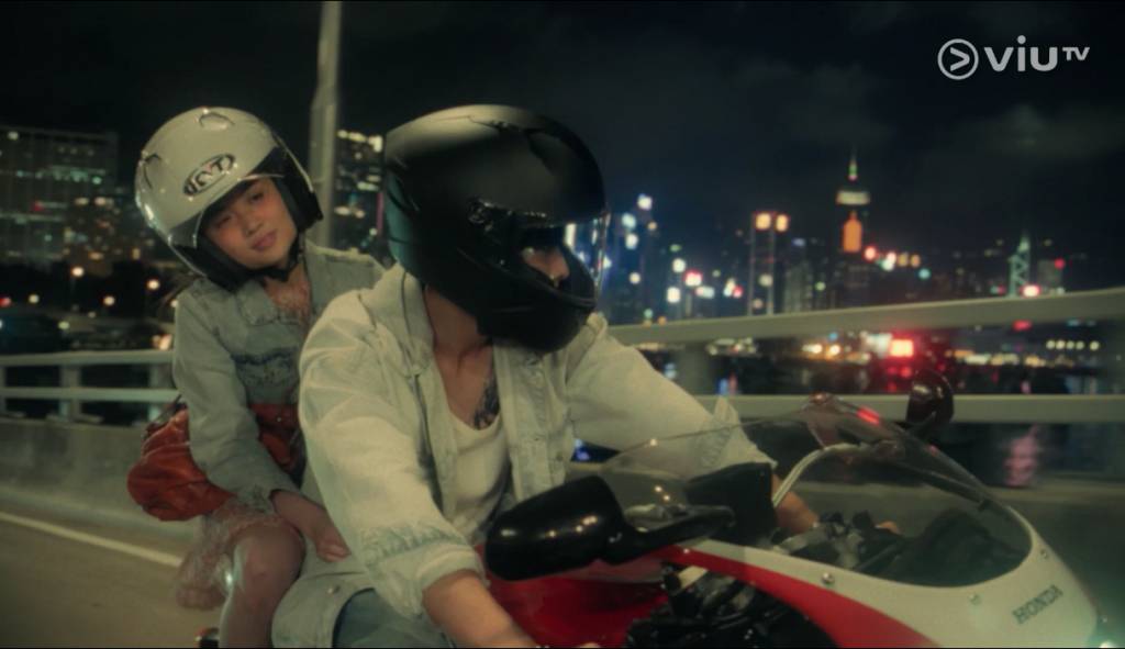 極度俏郎君 揸電單車呢段劇情由該演員就係男團P1X3L成員吳啟洋飾演