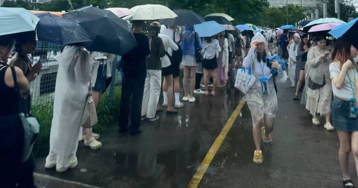 香港惡劣天氣下出行指南：如何在黃色暴雨警告和颱風期間安全抵達機場