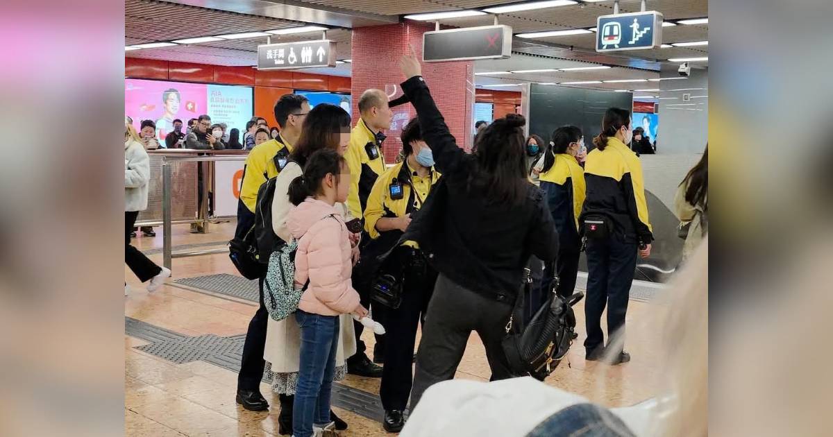內地大媽逃票被斷正 港鐵職員圍堵反被罵歧視 最終獲放行港鐵咁解釋
