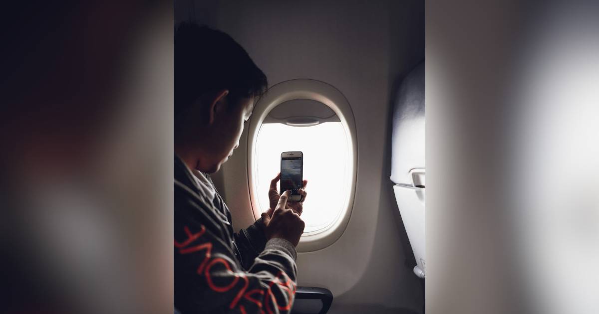 乘客搭飛機手機掉地上　機師1原因堅持折返機場　原來超危險！