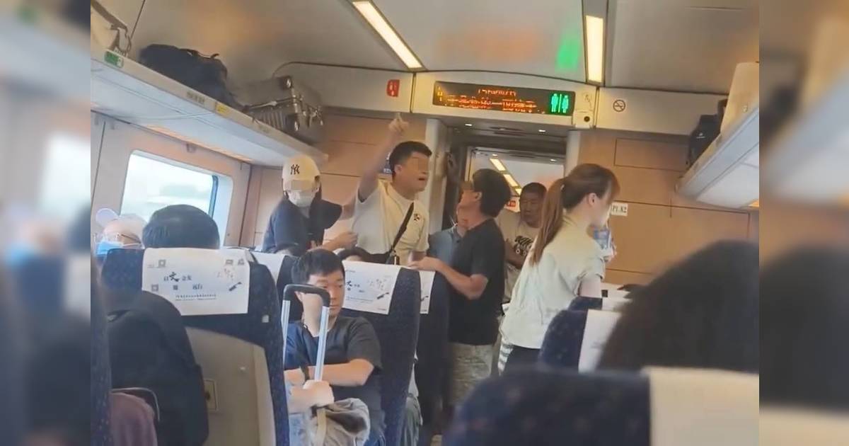 躁狂港男大鬧高鐵惹不滿 乘客好心勸籲掀罵戰 囂張挑釁：吹雞呀！
