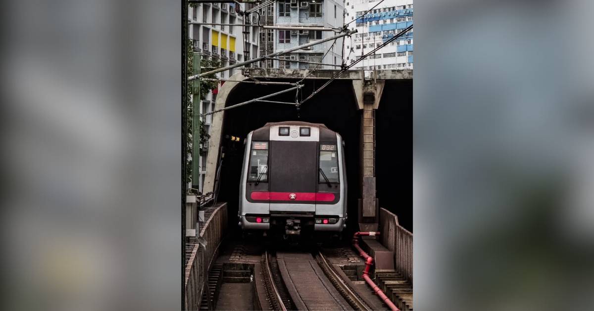 有片｜將軍澳綫無載客列車測試 遇電纜短路閃爆傳巨響 港鐵作出回應
