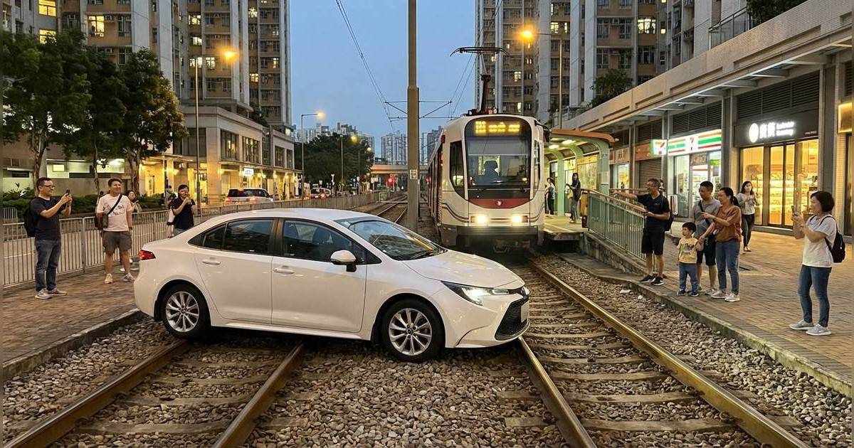 洪水橋車神｜白色私家車闖輕鐵路軌顛簸400米 網民嘲諷：試避震？