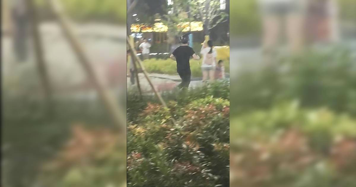 將軍澳持刀黑衣男周街跑嚇爆網民 警方揭16歲少年持刀內情惹熱議