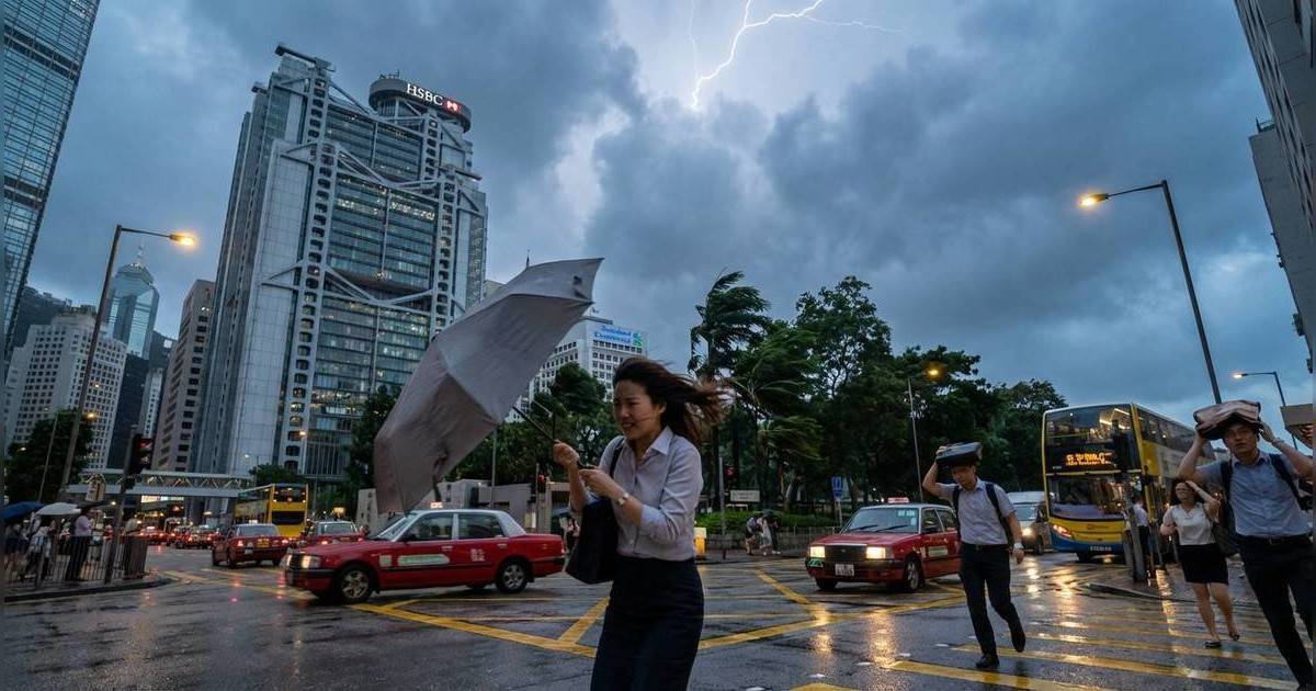 天文台發出警告｜強雷雨區正影響珠江口一帶！料有強陣風吹襲籲市民「到安全地方躲避」