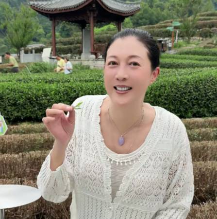 吳綺莉罕談女兒吳卓林身世 公開成龍拒認卓林真相 爆成龍得知懷孕後第一回應 決裂27年恩怨內幕