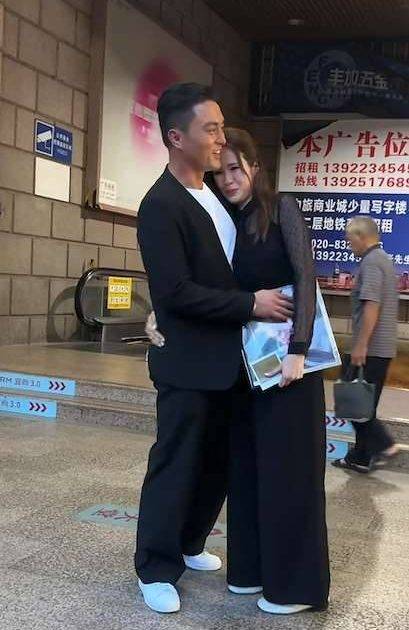 楊明莊思明婚期進入最後倒數 廣州街頭下跪畫面流出背後另有內情