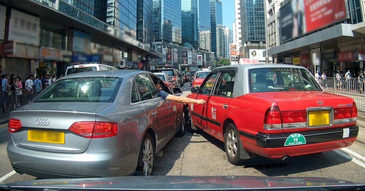 Audi司機切線失敗｜竟出手強開士車門硬攝位！網民怒轟：創意定犯法？