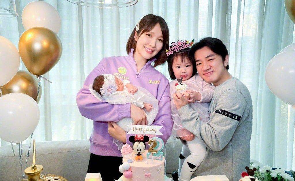 王祖藍報喜迎「第三個孩子」公佈BB真實身份獲網民支持 發文感謝太太李亞男及兩名女兒