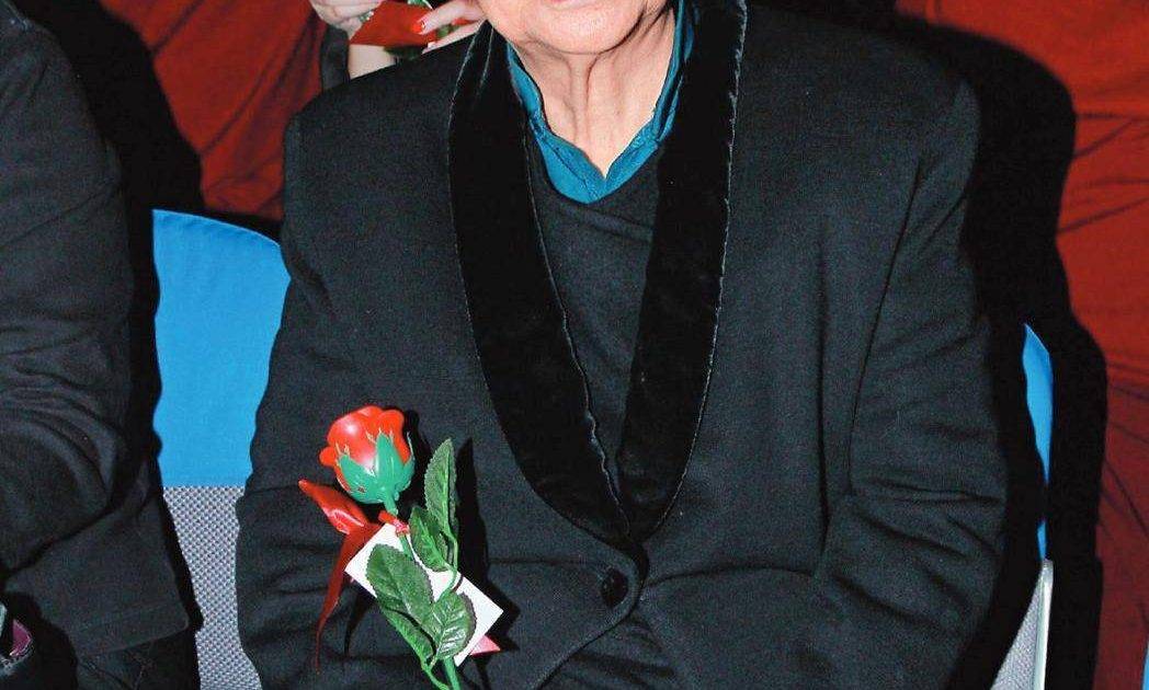 梅媽覃美金低調出殯火化 長子梅啟明無份去亡母喪禮 梅媽生前立遺囑揭內情